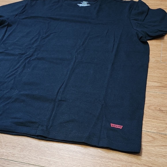 Levi's Men's Black Short Sleeve Tee - Picture 3 of 4